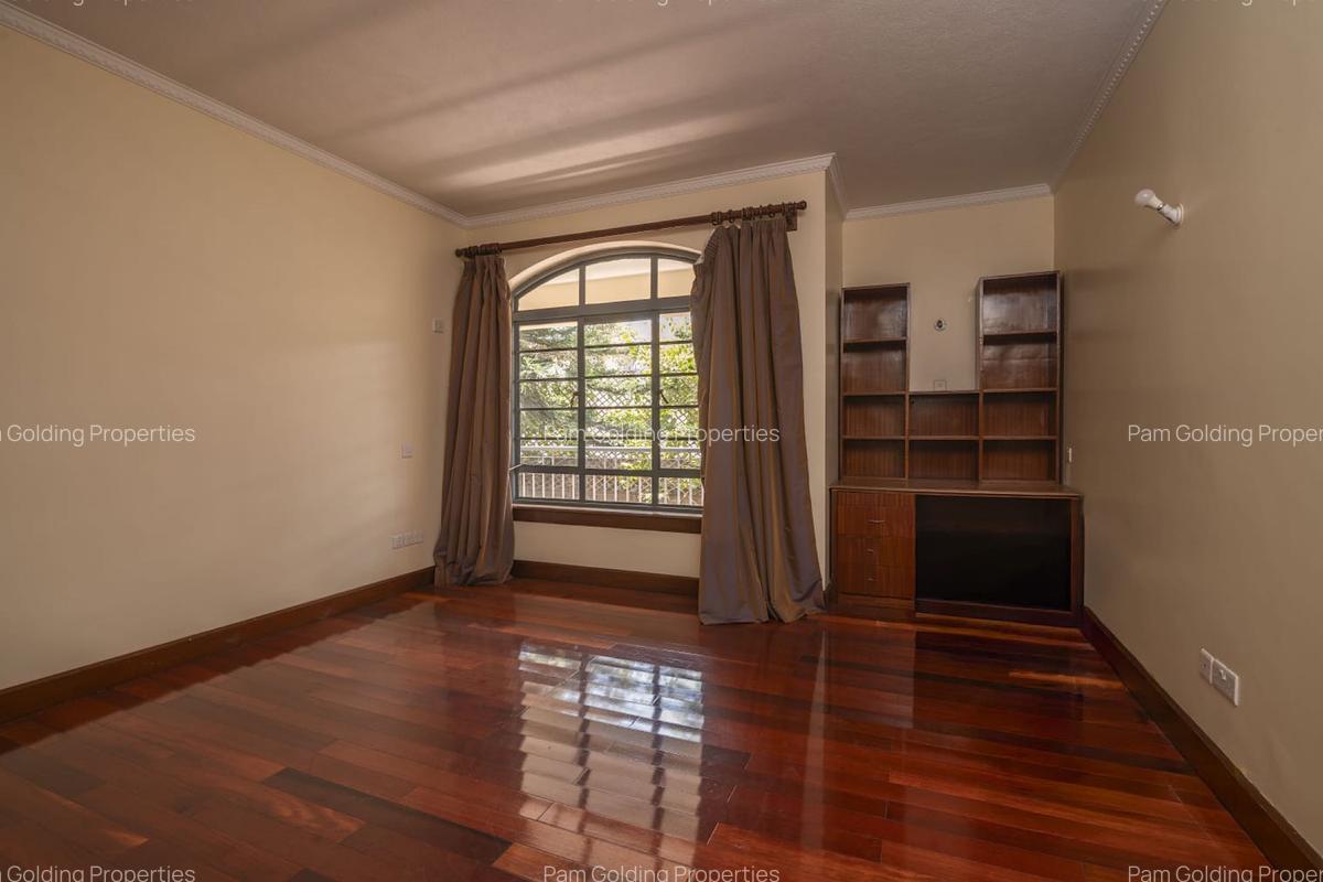 3 Bed Apartment with En Suite at Riverside Drive - 14