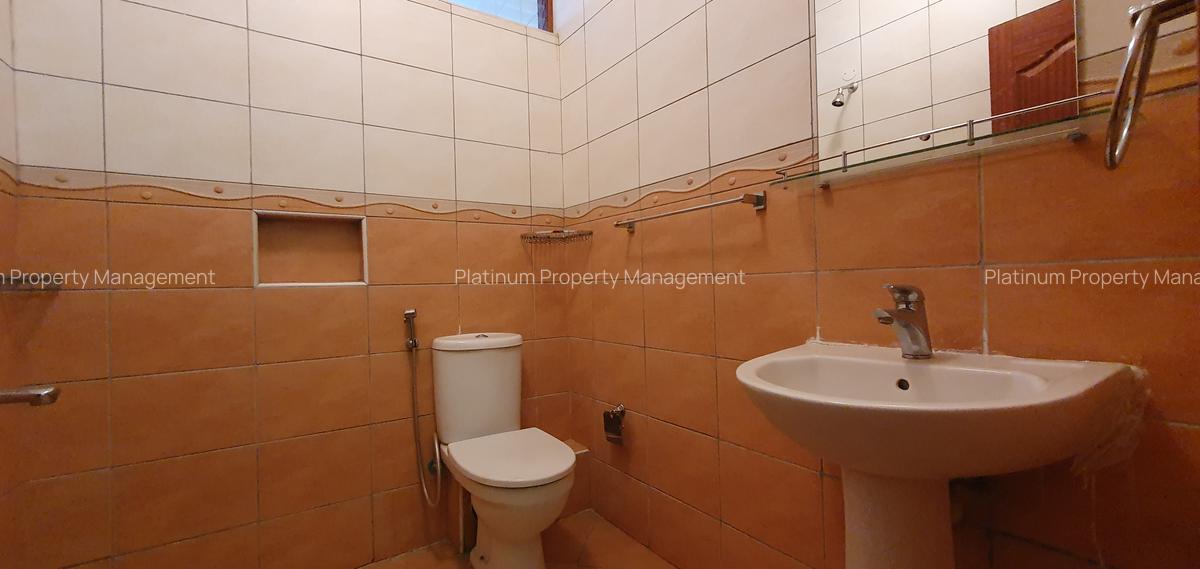 4 Bed Apartment with En Suite at 2Nd Parklands Avenue - 18