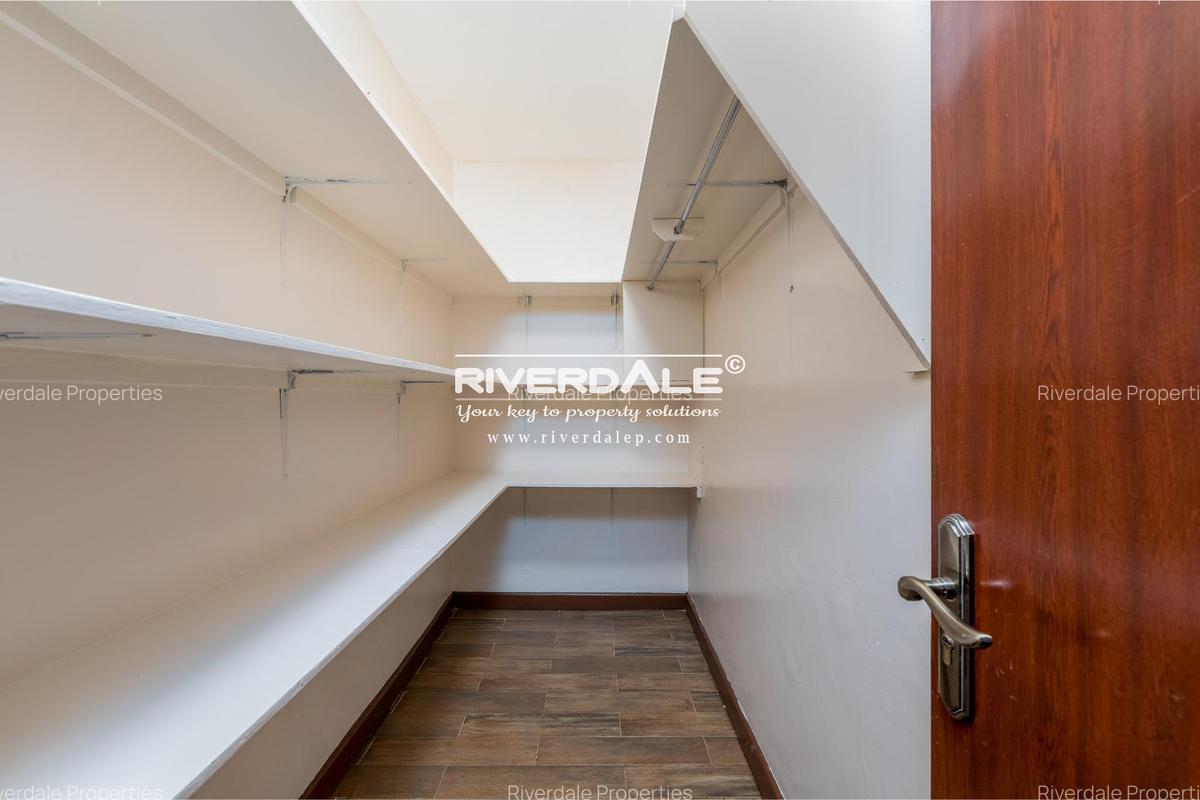 4 Bed Apartment with En Suite in Westlands Area - 19