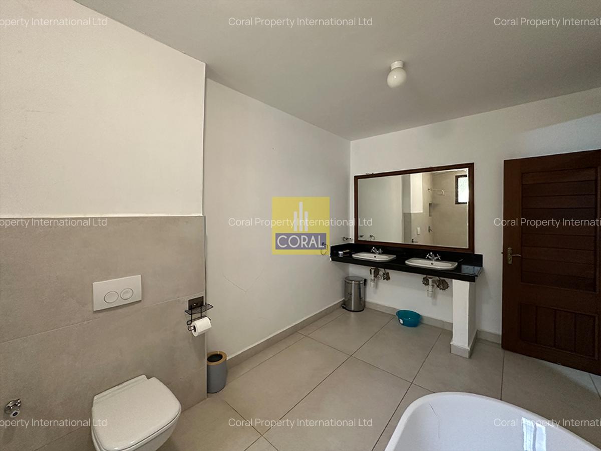 4 Bed Apartment in Riverside - 19