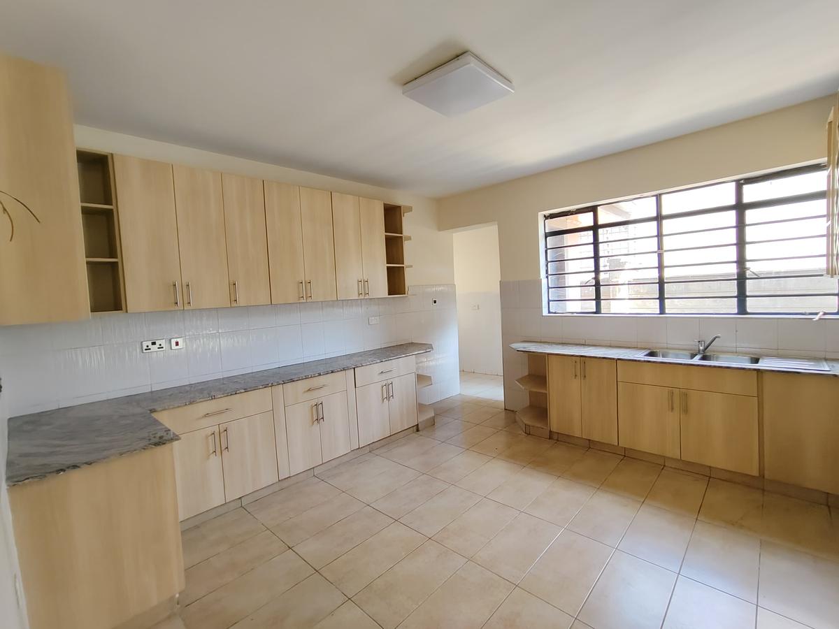 5 Bed House with En Suite in Lavington - 4