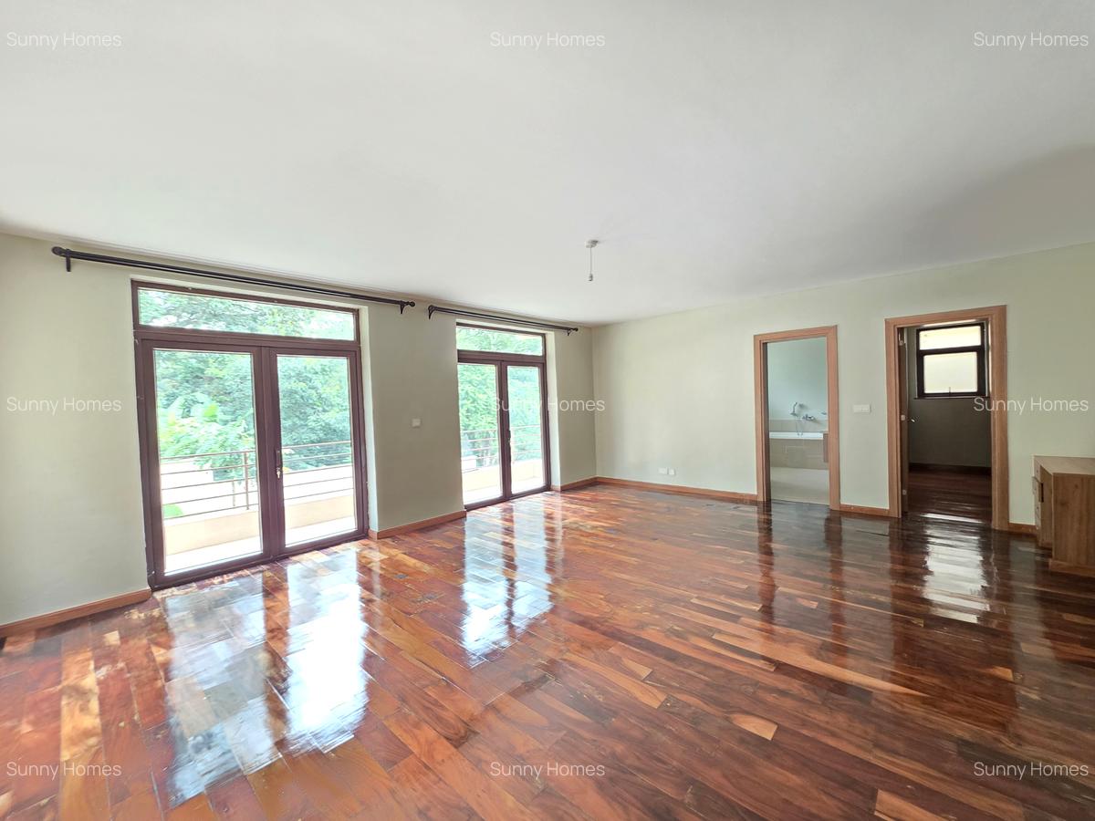 5 Bed Townhouse with En Suite at Lavington Green - 8