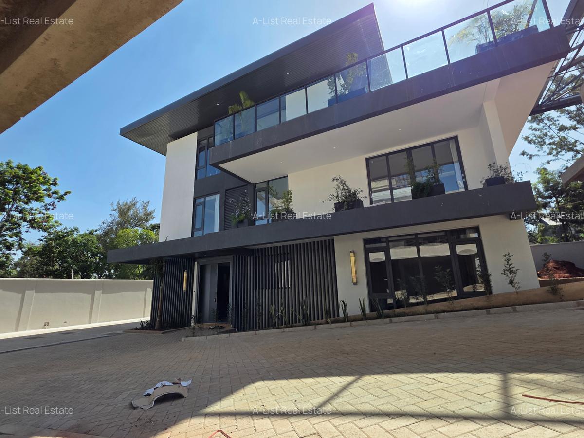 5 Bed Villa with En Suite at Jacaranda Avenue - 1