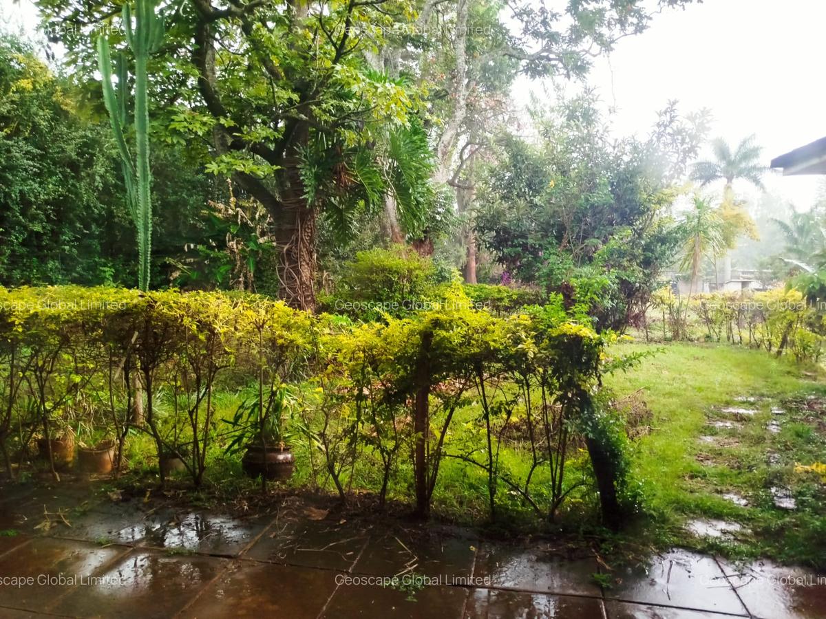 7 Bed House with En Suite in Lavington - 7