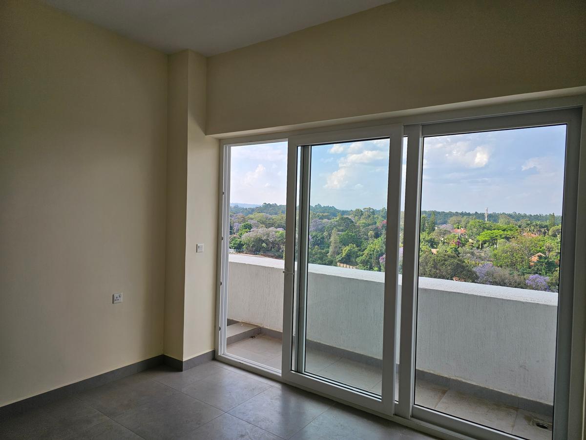 3 Bed Apartment with En Suite at Parklands - 5