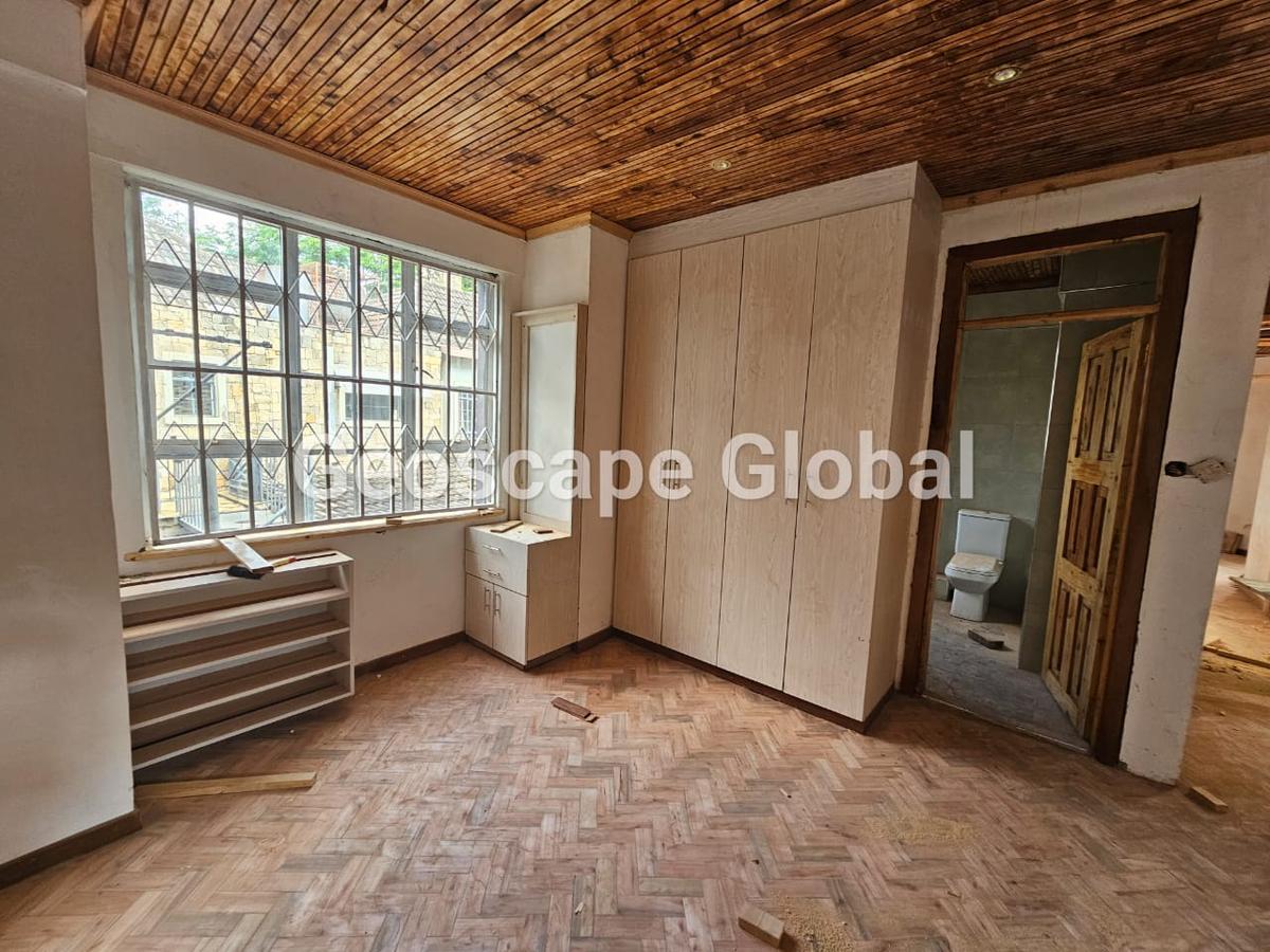 5 Bed House with En Suite in Spring Valley - 5