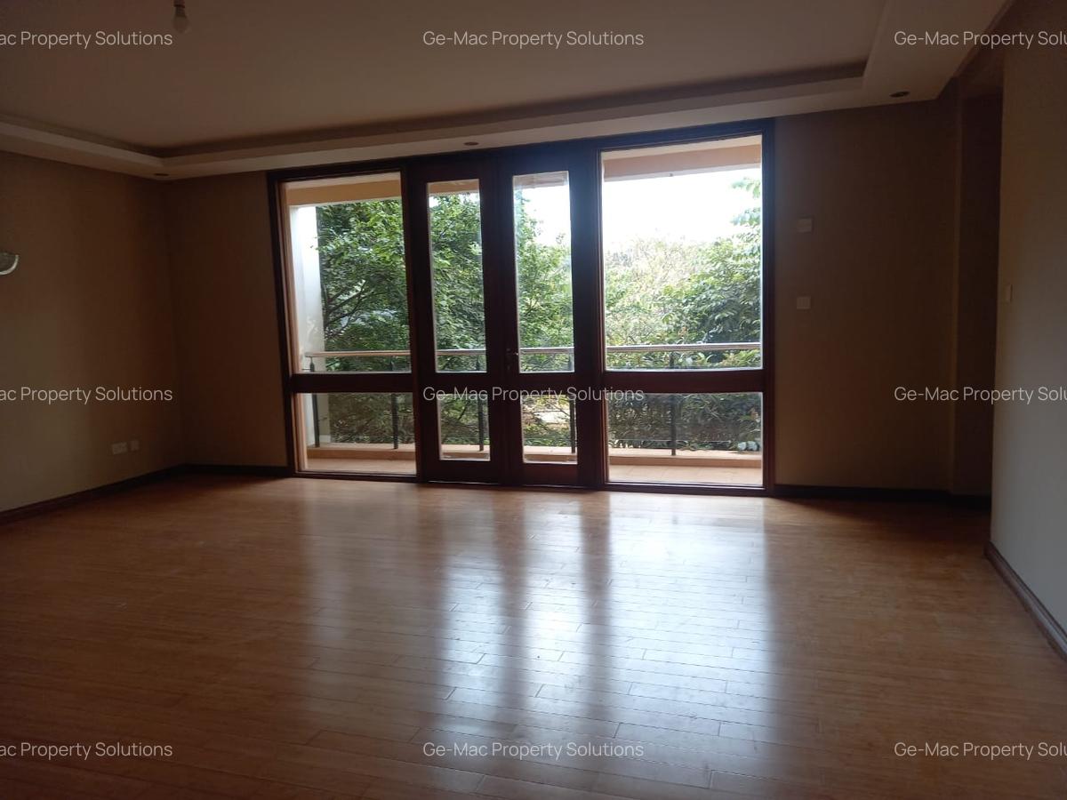 4 Bed Apartment with En Suite in Riverside - 5