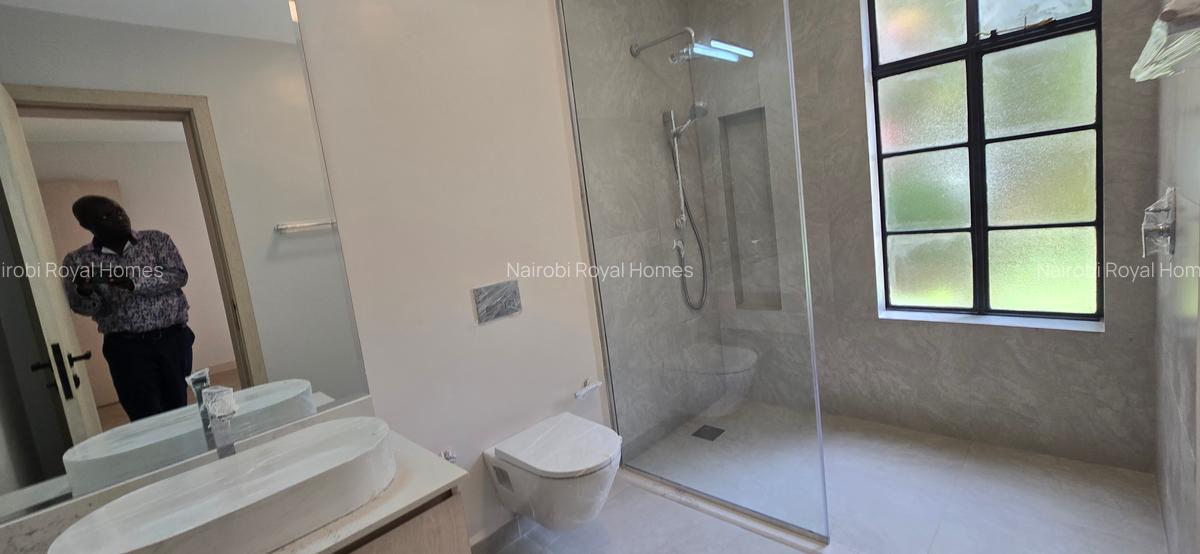 7 Bed Townhouse with En Suite at Lavington Convent Drive - 12