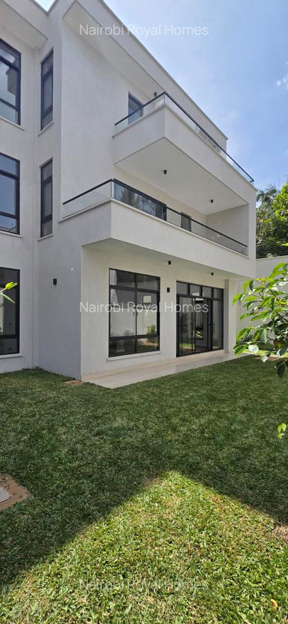 5 Bed Townhouse with En Suite at Lavington Green - 3