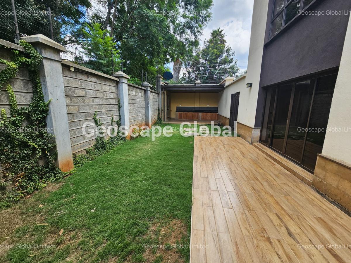 5 Bed Townhouse with En Suite in Lavington - 2
