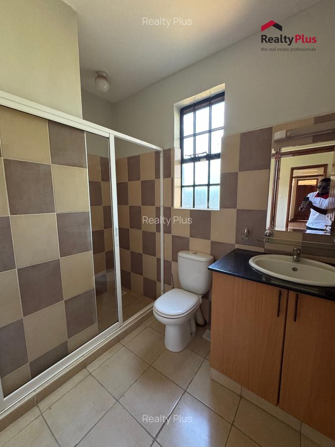 4 Bed House with En Suite in Runda - 12