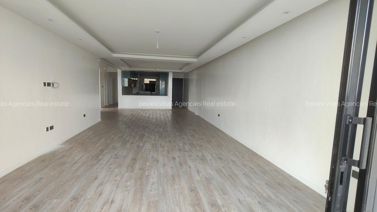 4 Bed Apartment with En Suite at Parklands - 10