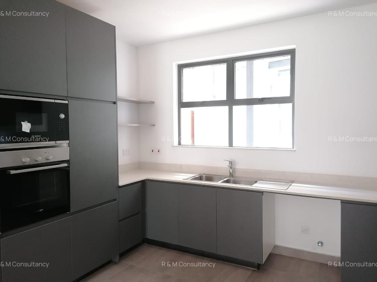 4 Bed Villa with En Suite at Two Rivers Mall - 16