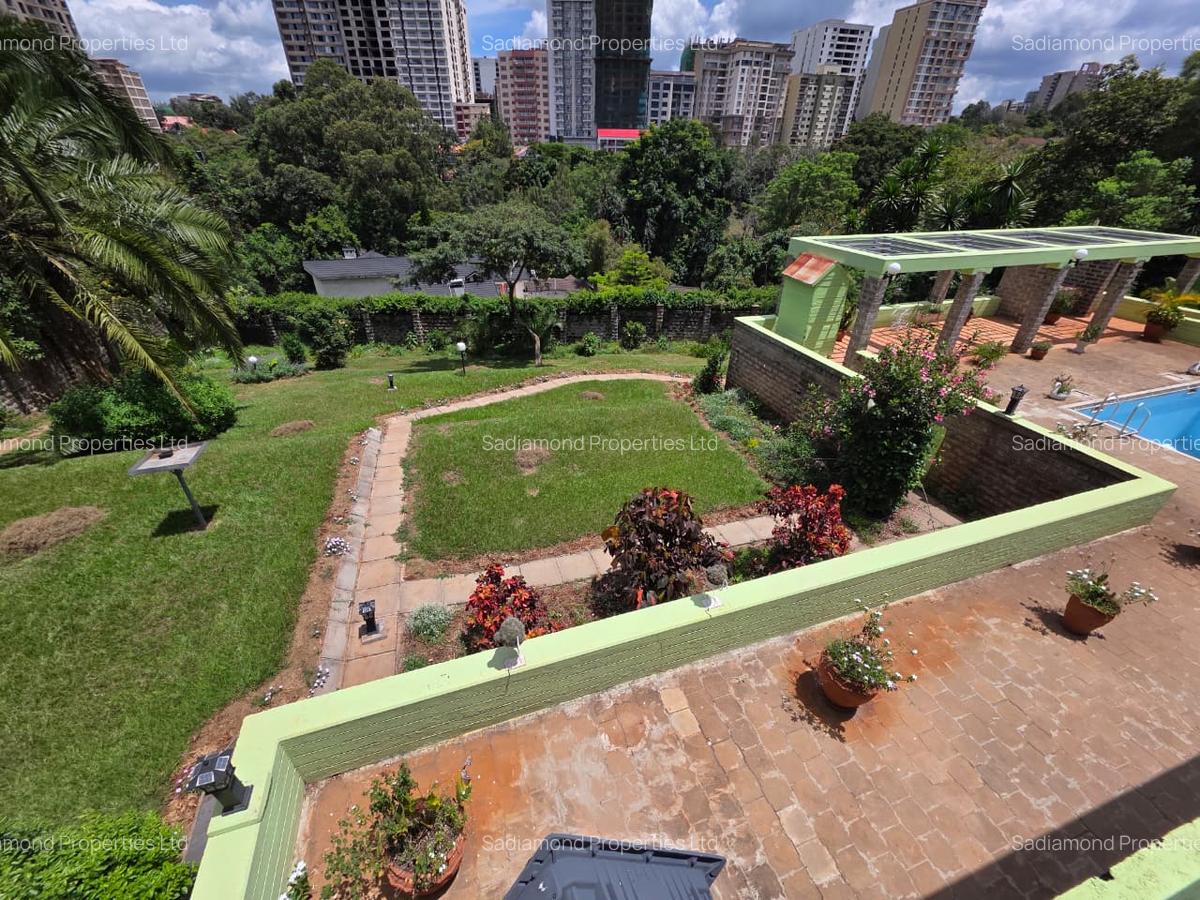 5 Bed Townhouse with En Suite in Muthaiga - 14