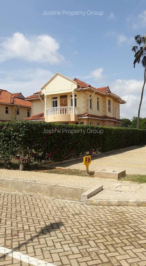 4 Bed Townhouse with En Suite in Nyali Area - 11