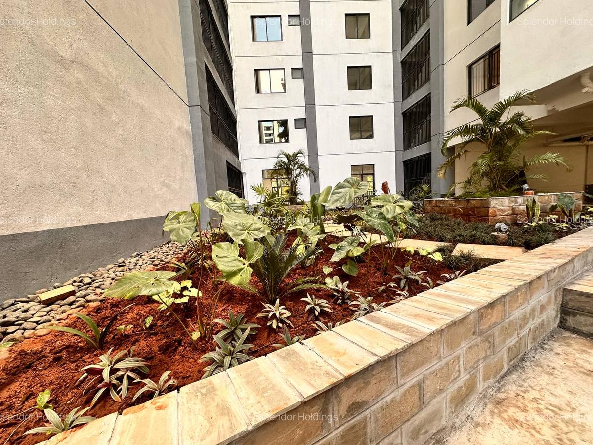 Serviced 2 Bed Apartment with En Suite in Riverside - 12
