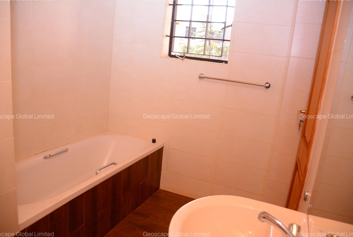 4 Bed House with En Suite in Runda - 7