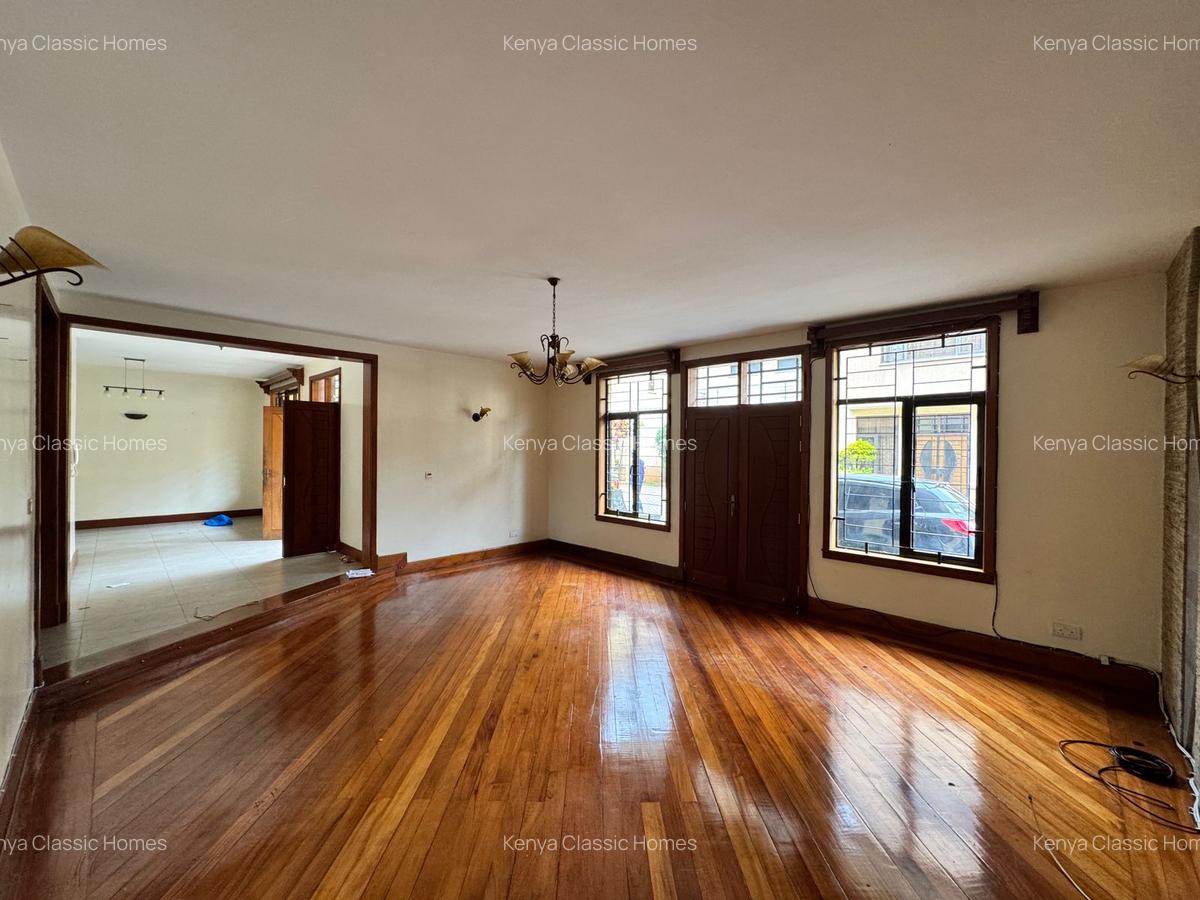 5 Bed Villa with En Suite at Lavington - 5
