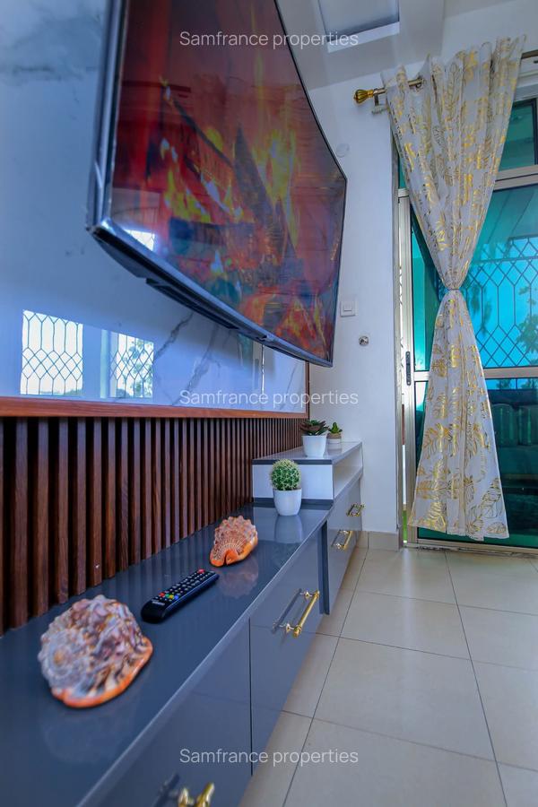 Serviced 4 Bed Apartment with En Suite at Sunset - 5