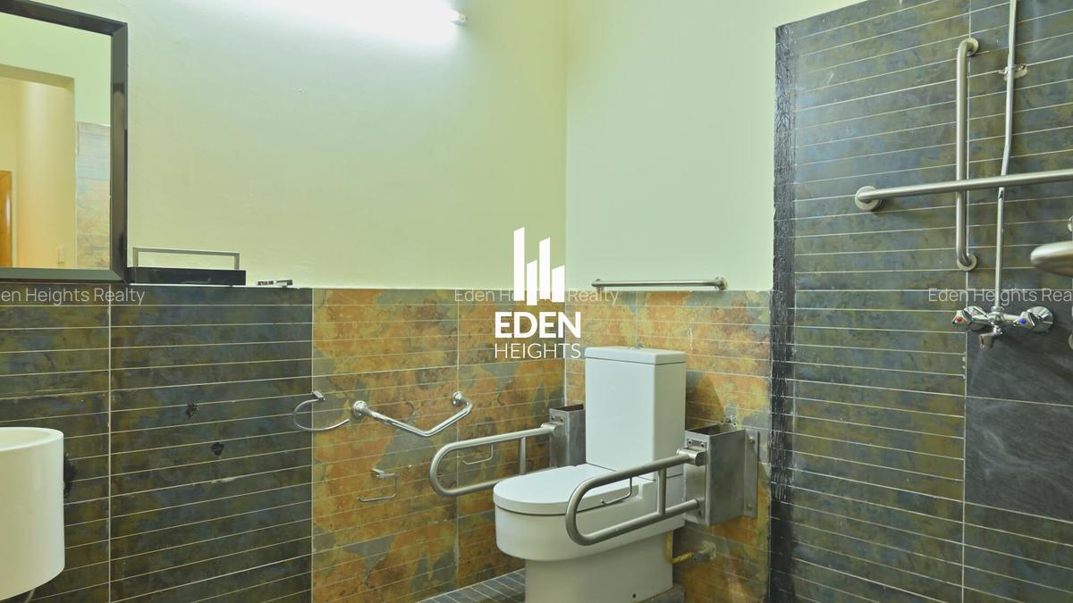 5 Bed Townhouse with En Suite in Kyuna - 14