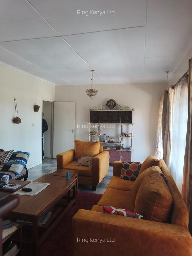 5 Bed House with Garden in Ridgeways - 9