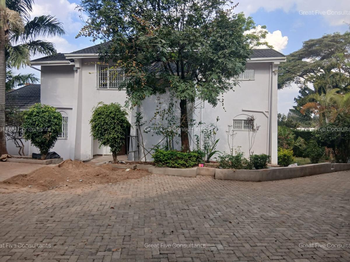 5 Bed House with En Suite in Runda - 3