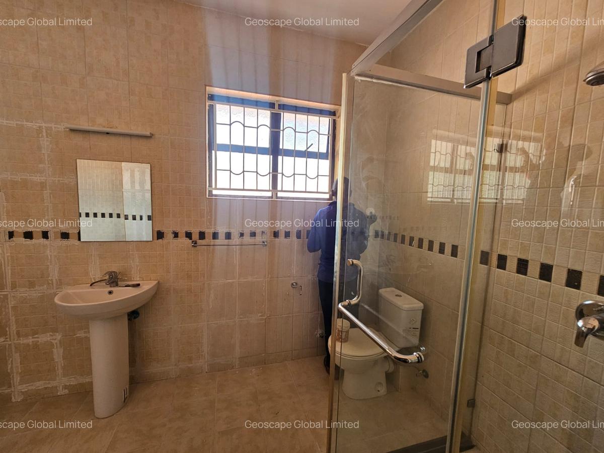 5 Bed House with En Suite in Spring Valley - 4