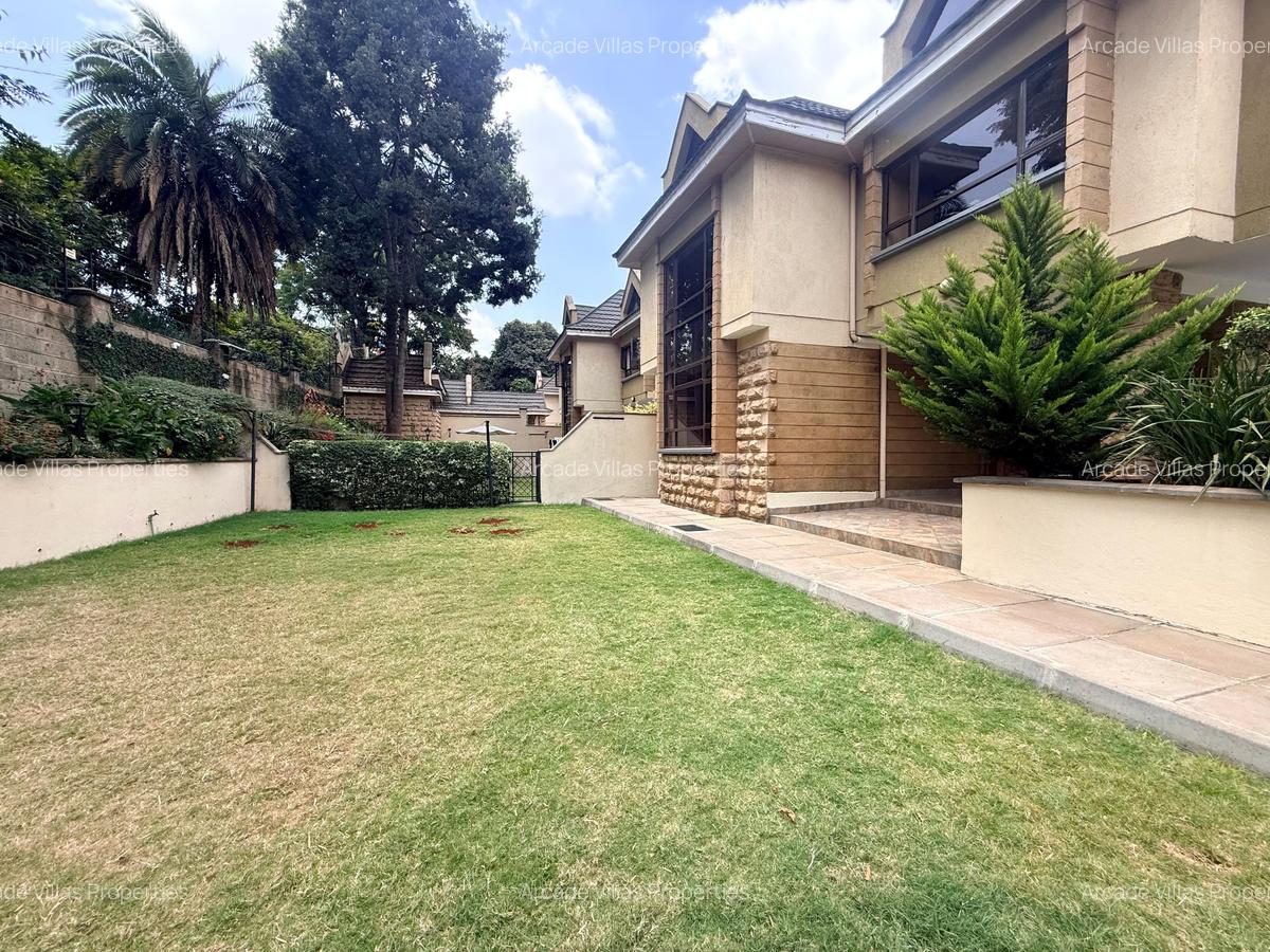 5 Bed Townhouse with En Suite in Lavington - 1