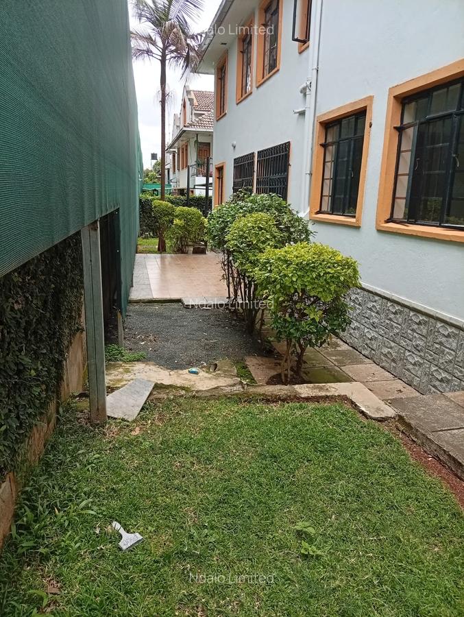 4 Bed Townhouse with En Suite at Lavington - 2