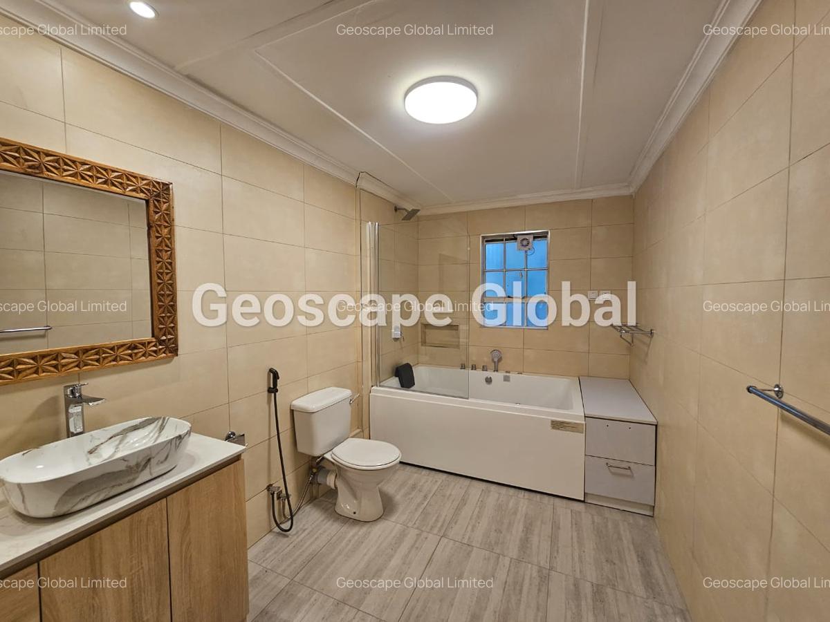 5 Bed House with En Suite in Rosslyn - 13