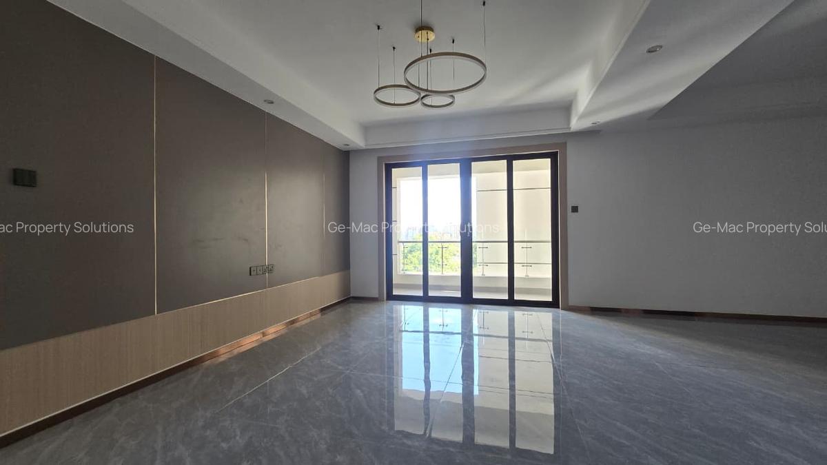 3 Bed Apartment with En Suite in Riverside - 2