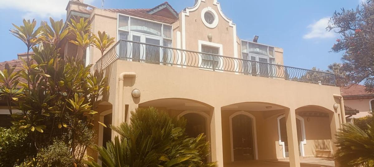 5 Bed House with En Suite in Runda