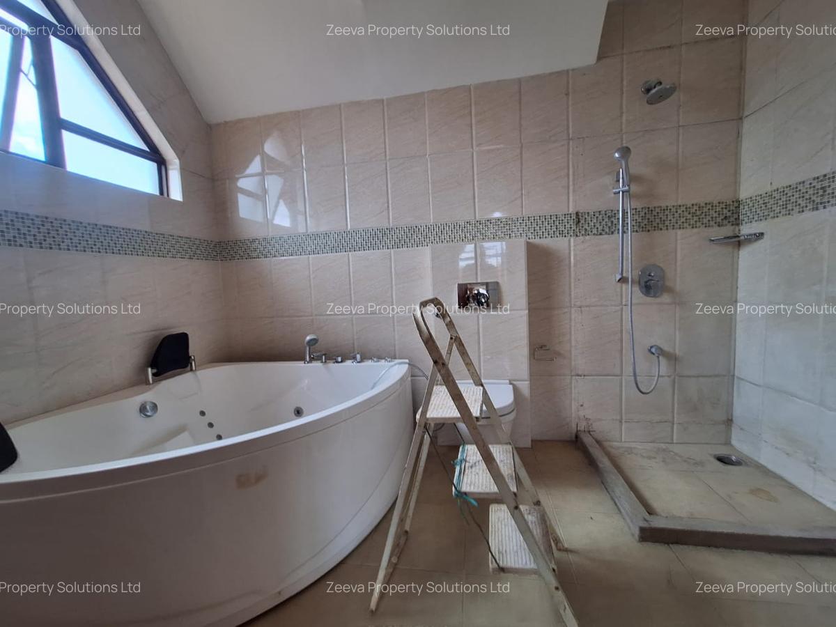 4 Bed Townhouse with En Suite in Lavington - 14