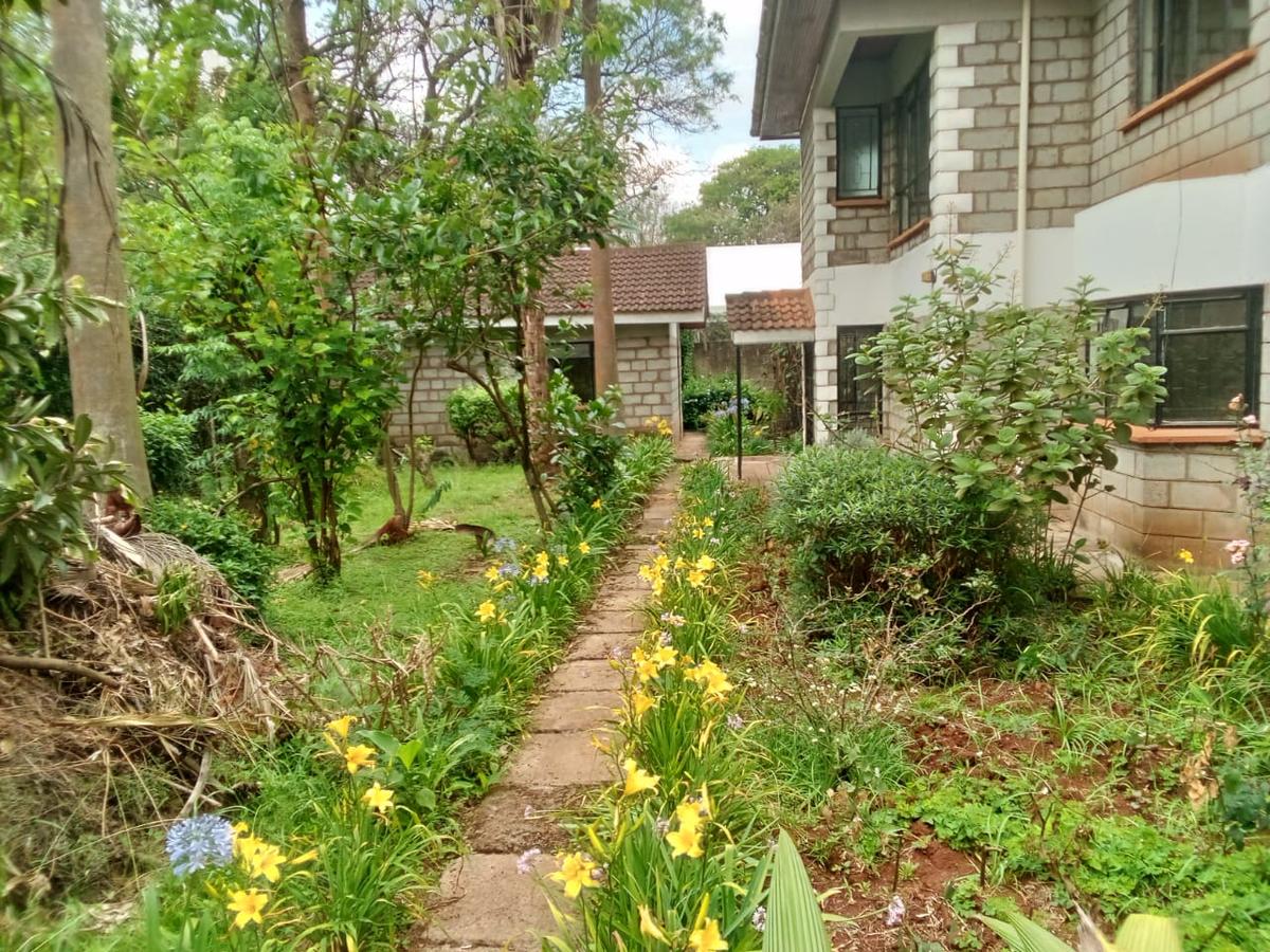 5 Bed House with En Suite in Lavington - 15