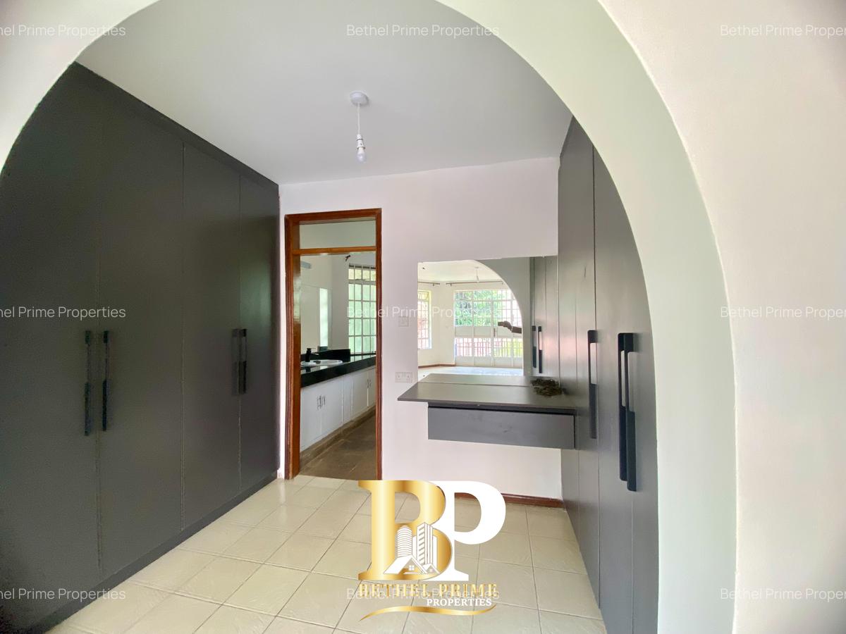 4 Bed Townhouse with En Suite in Spring Valley - 10
