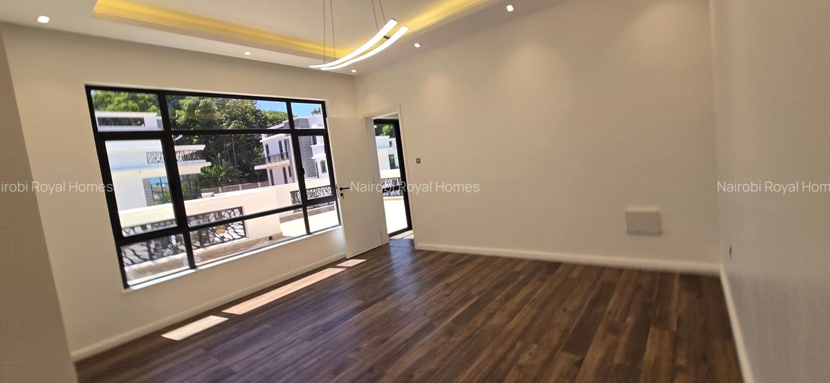 5 Bed Townhouse with En Suite at Lavington Green - 13