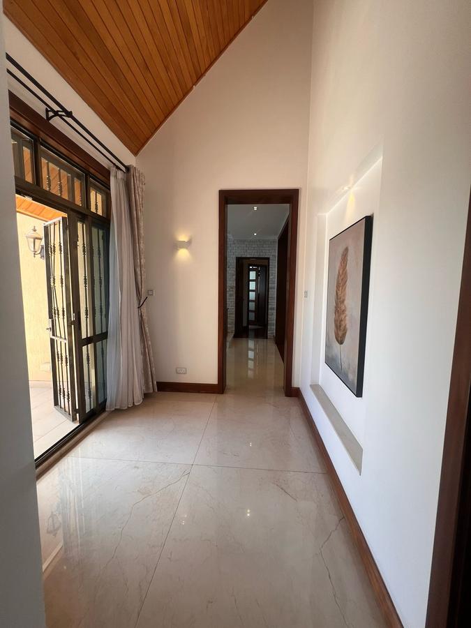 5 Bed House with En Suite in Lavington - 12