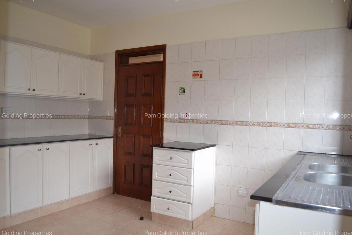 3 Bed Apartment with En Suite in Kileleshwa - 5