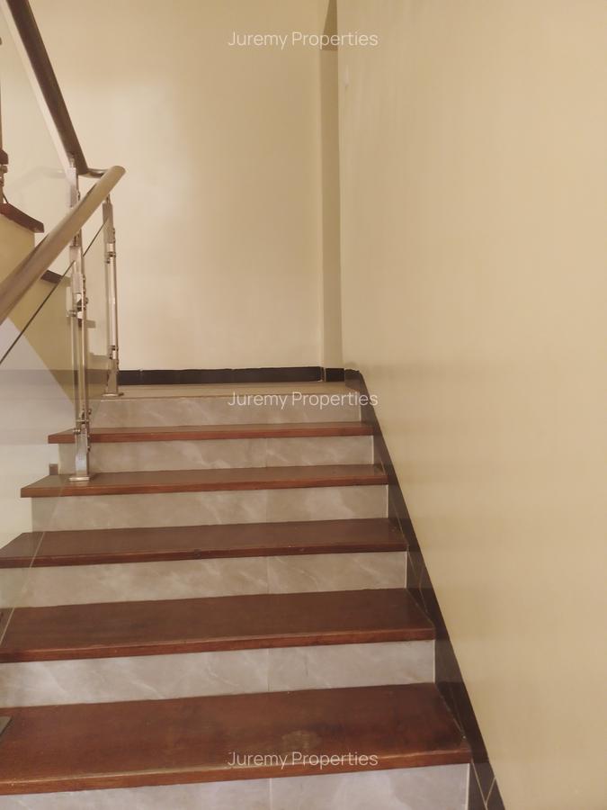 5 Bed Townhouse with En Suite in Lavington - 1