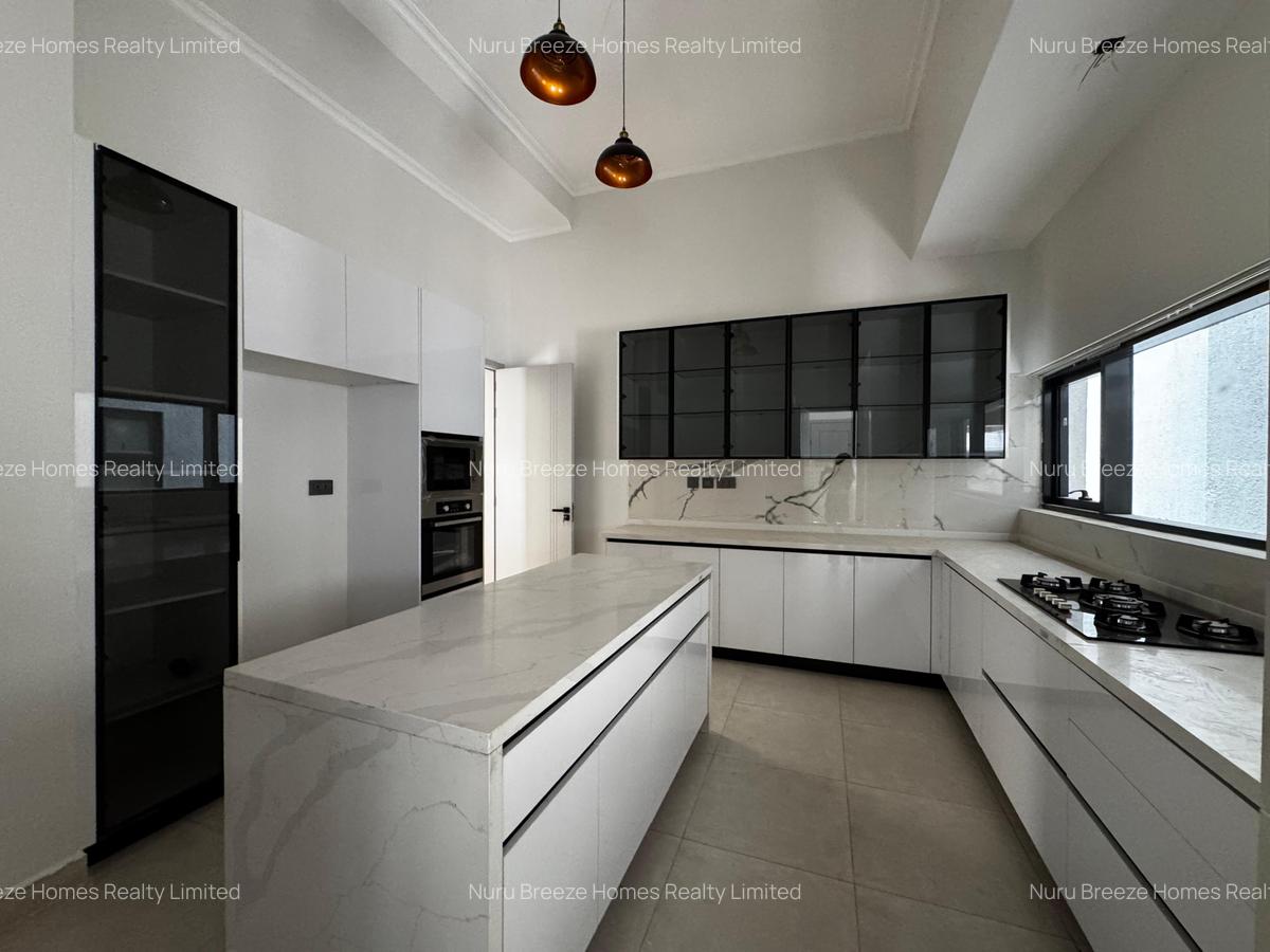 5 Bed Townhouse with En Suite in Lavington - 17