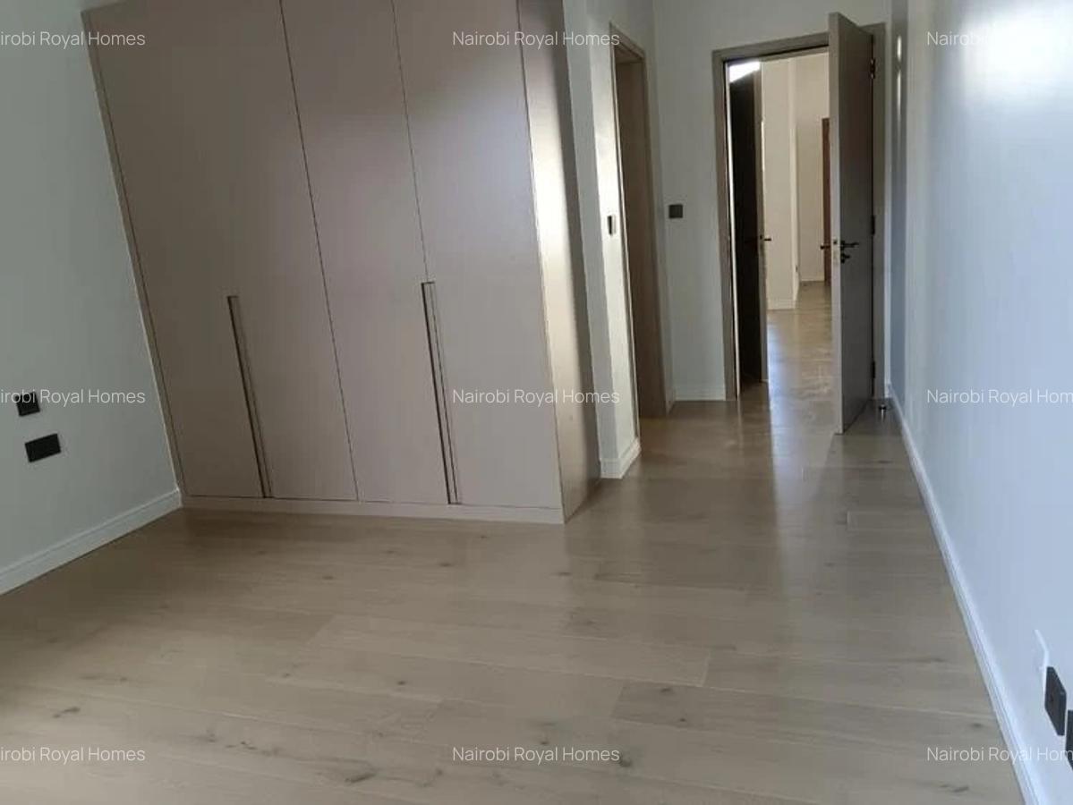 5 Bed Townhouse with En Suite at Lavington - 6