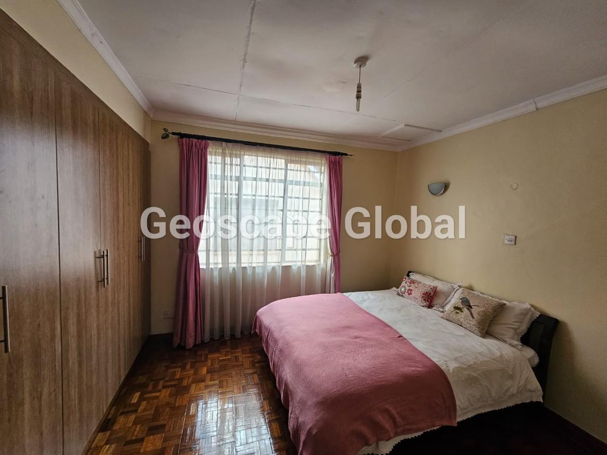 5 Bed House with En Suite in Lavington - 9