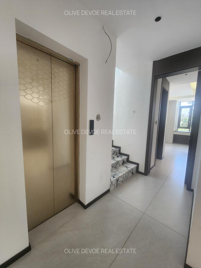 5 Bed Villa with En Suite in Lavington - 12