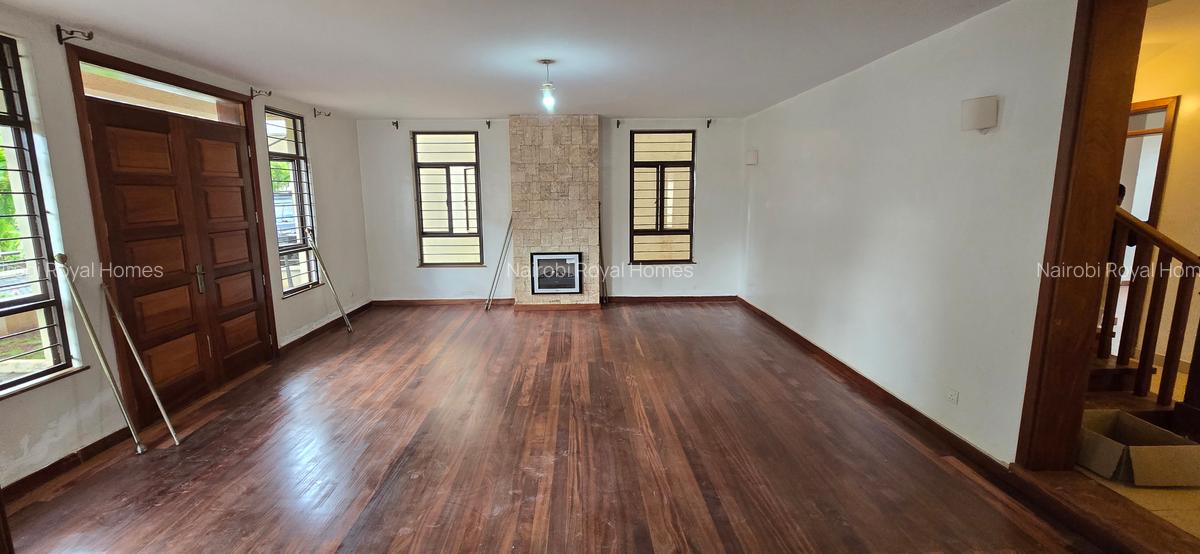 5 Bed Townhouse with En Suite at Lavington Green - 8