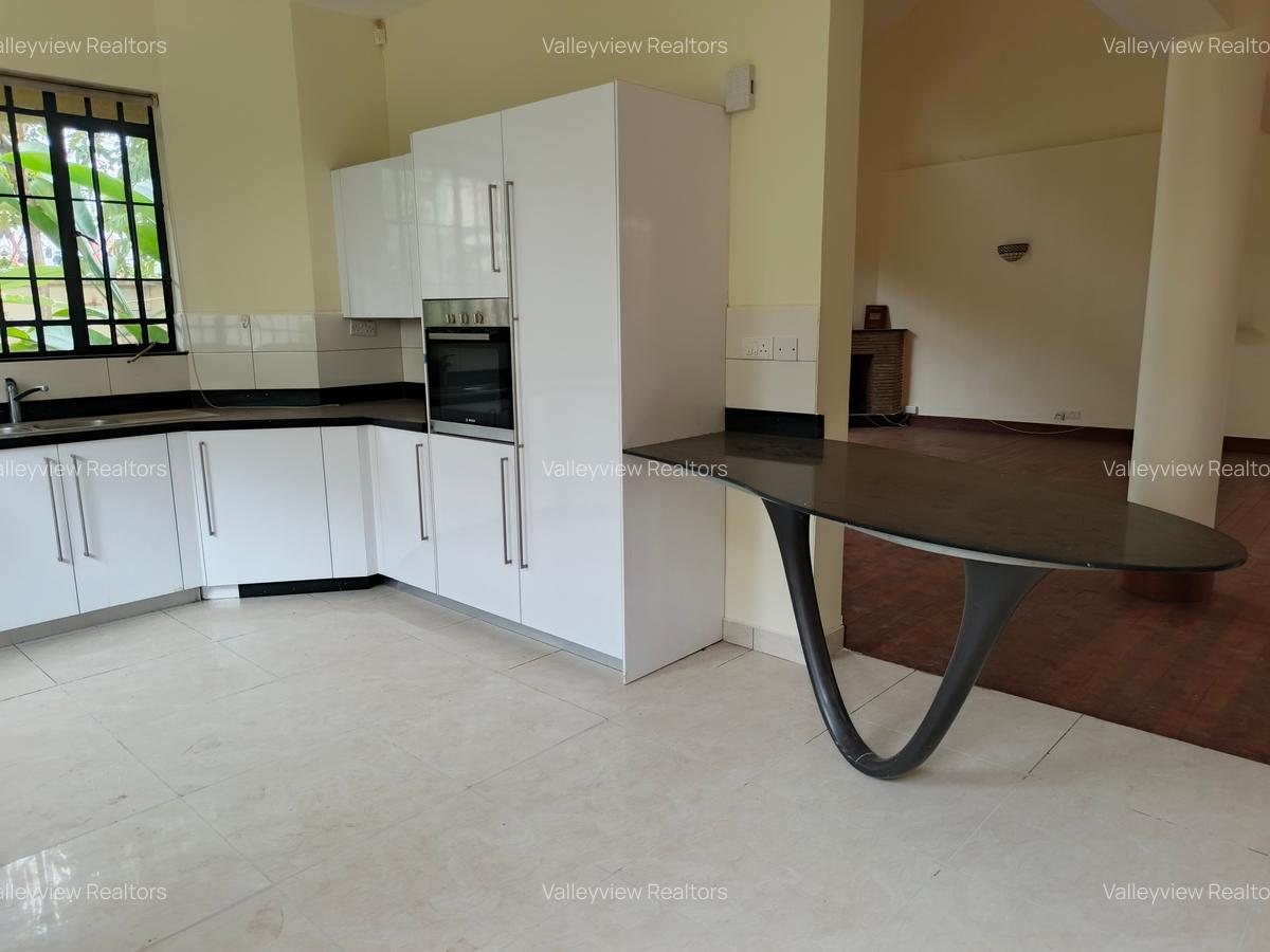 5 Bed Townhouse with En Suite at Lavington - 16