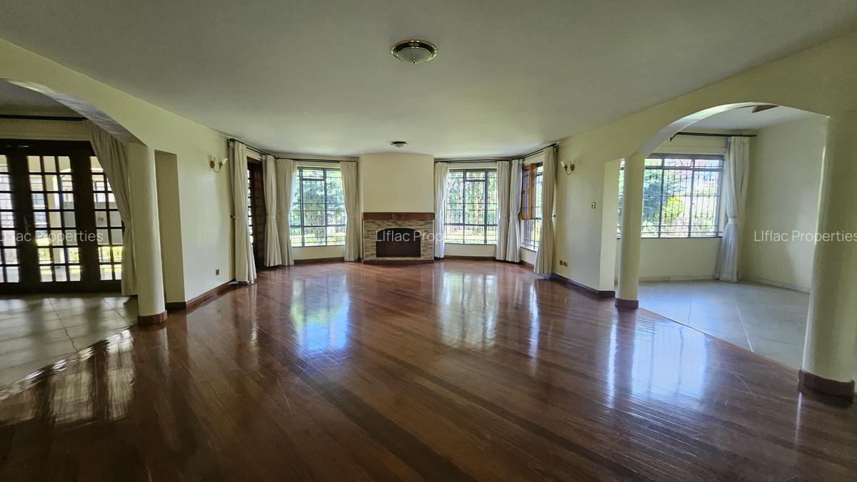 6 Bed House with En Suite in Runda - 4