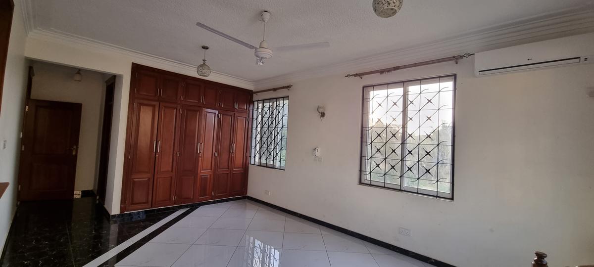 4 Bed Townhouse with En Suite at Kanamai - 17