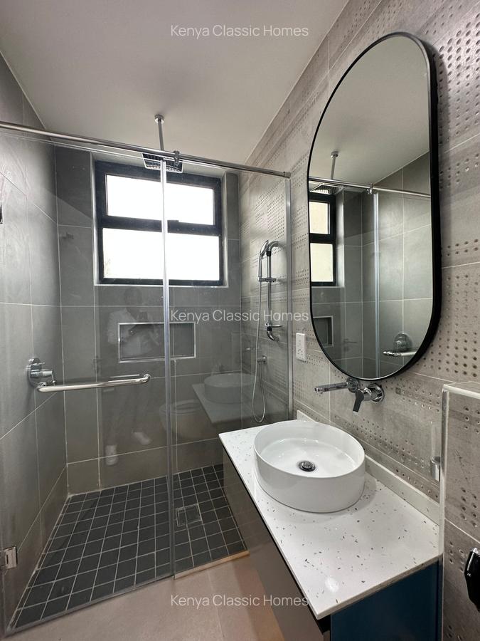 4 Bed Apartment with En Suite at Riverside - 11