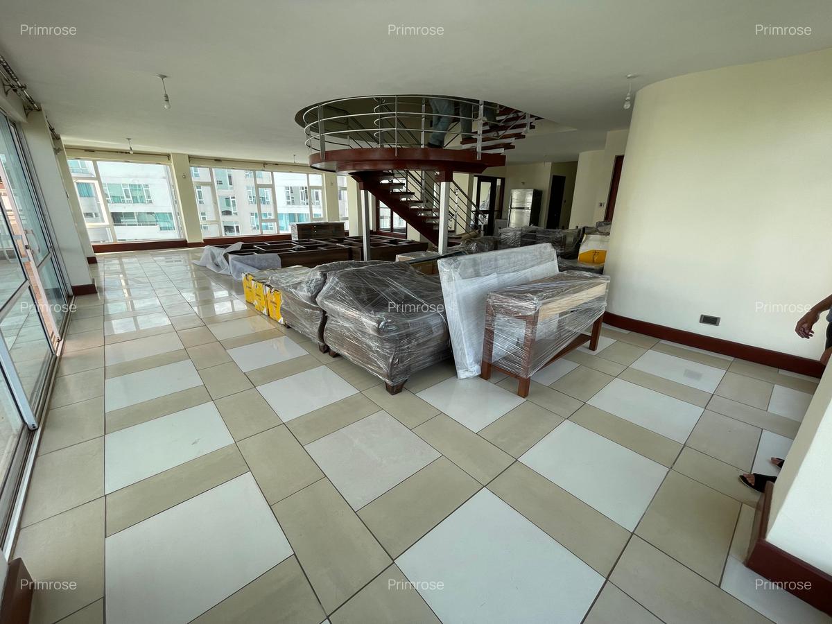 4 Bed Apartment with En Suite in Riverside - 3