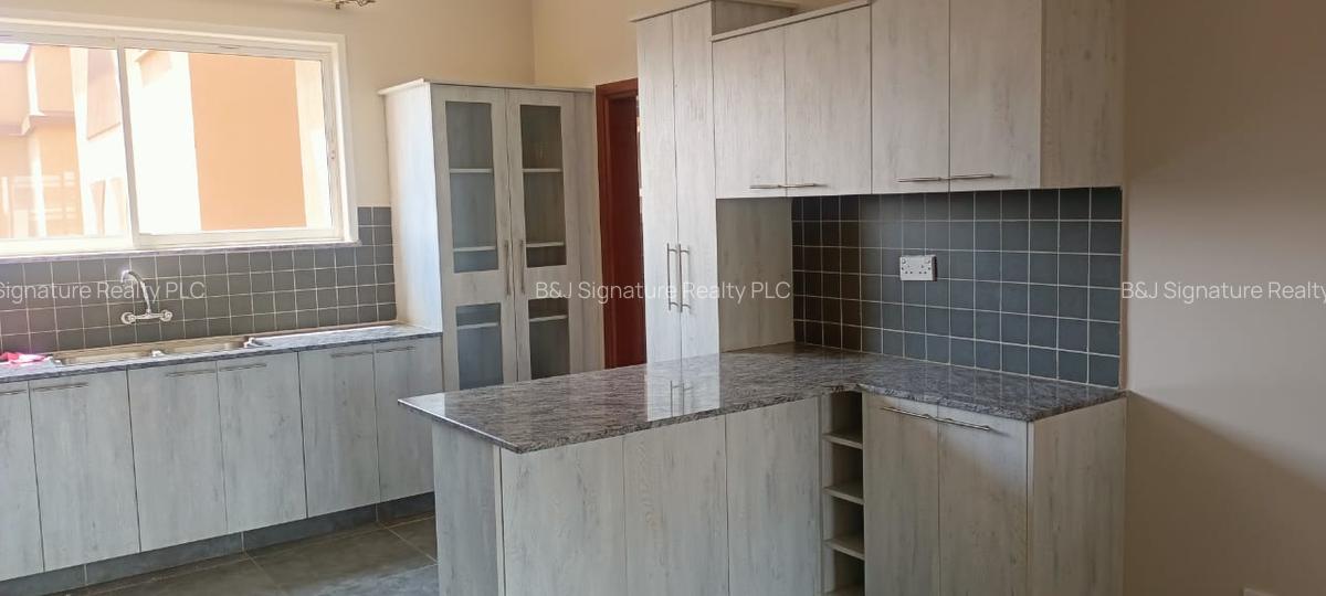 3 Bed Apartment with En Suite in Riverside - 12